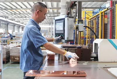 Roteador elétrico portátil para trabalho em madeira 12 mm 2100 W (AT2712)